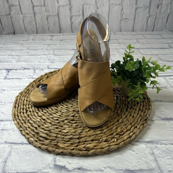 Sesto Meucci Shoes - Sesto Meucci Tan Leather Sandals. Made in Italy. Size 8.5.